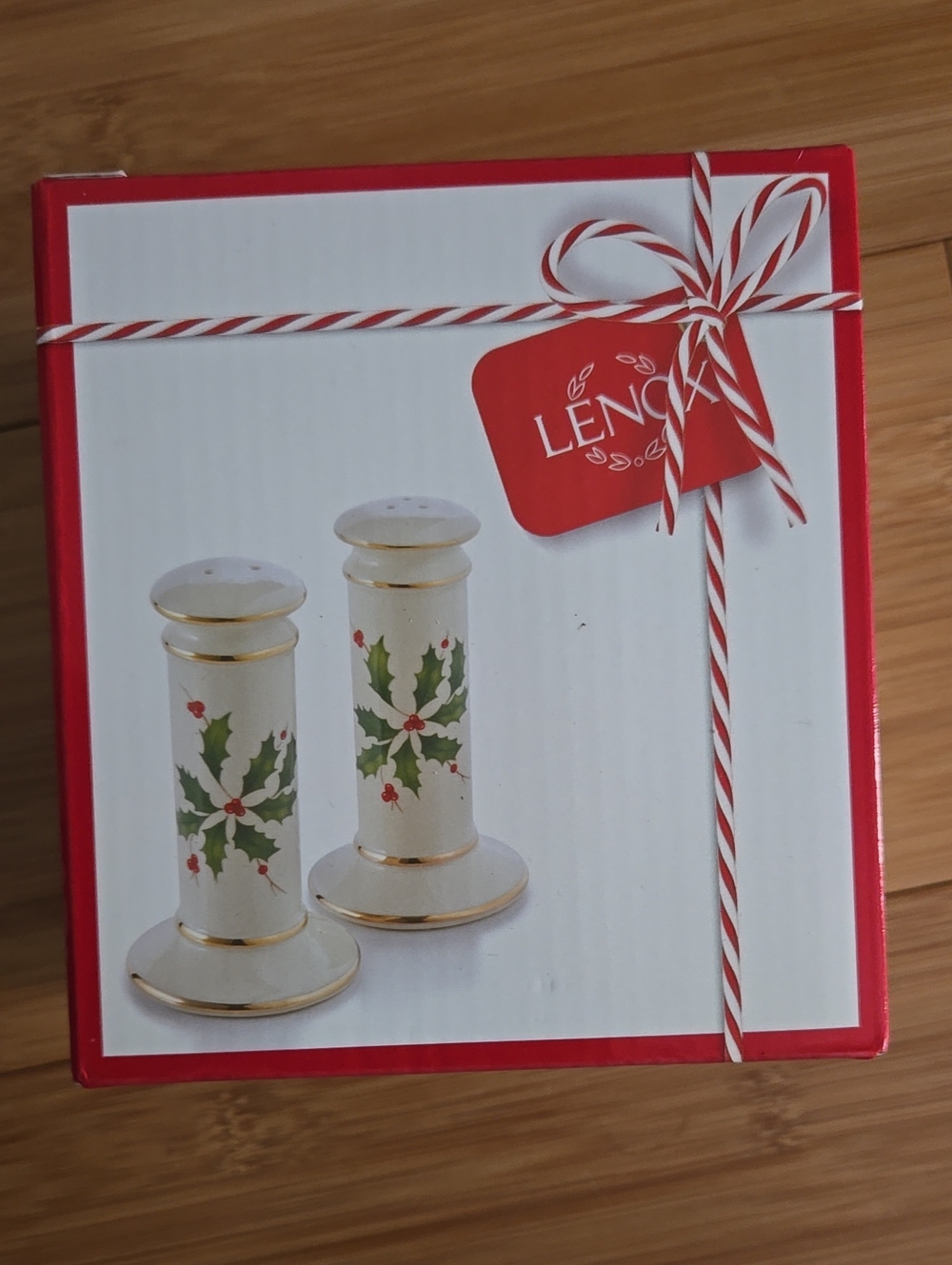 NIB Lenox Holiday Archive Ceramic Salt & Pepper Shakers